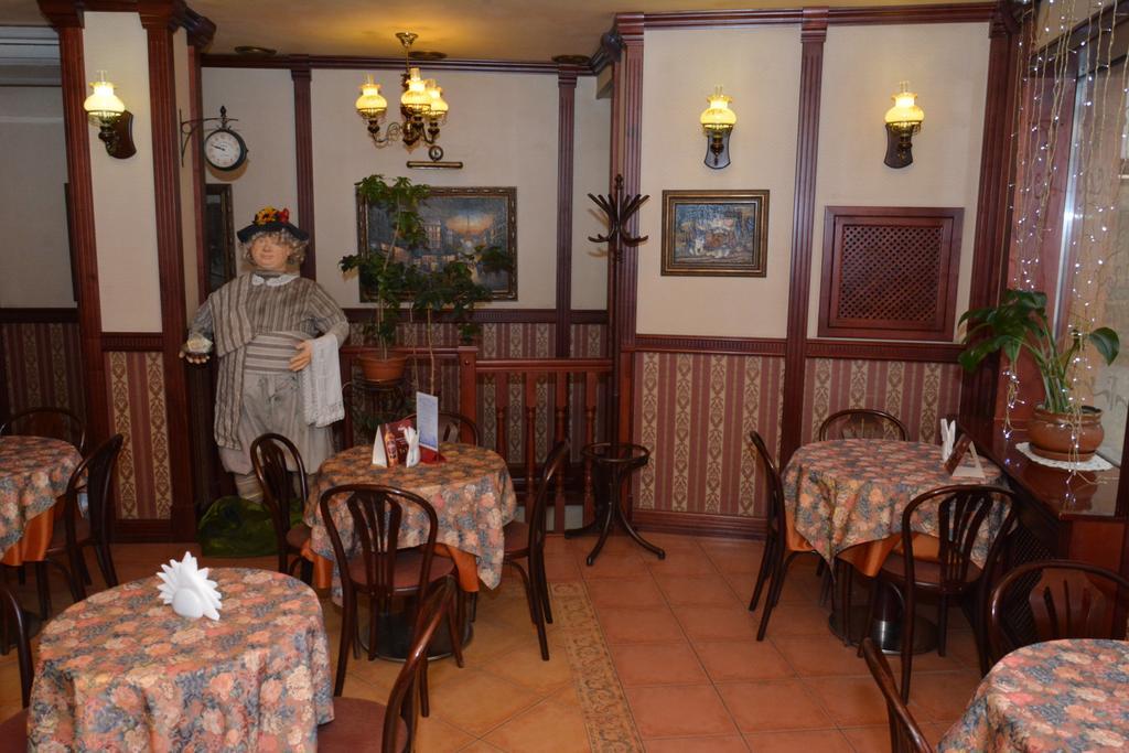 中庭酒店 伊万诺-弗兰科夫斯克 外观 照片